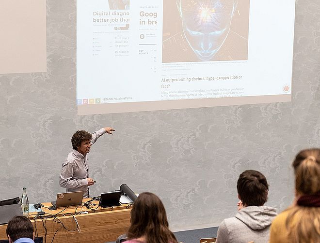 Prof. Henning Müller presenting at the colloquium
